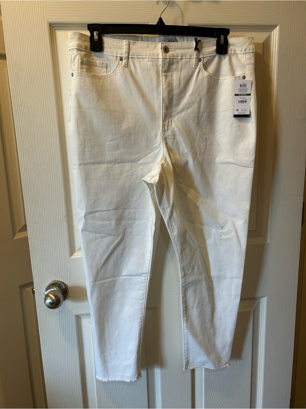 Sofia by Sofia Vergara 18 Short White Seamless Super High-Rise Jeans Raw Hem NWT